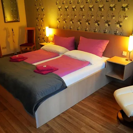 & Am Kurfuerstendamm 3* 부르크