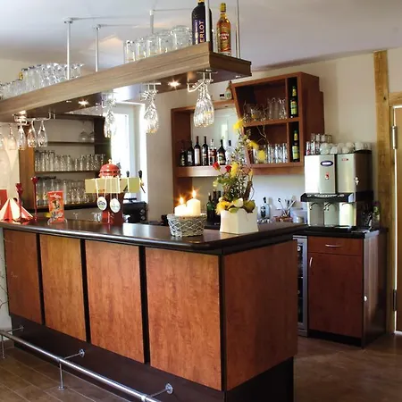 & Am Kurfuerstendamm 3* 부르크